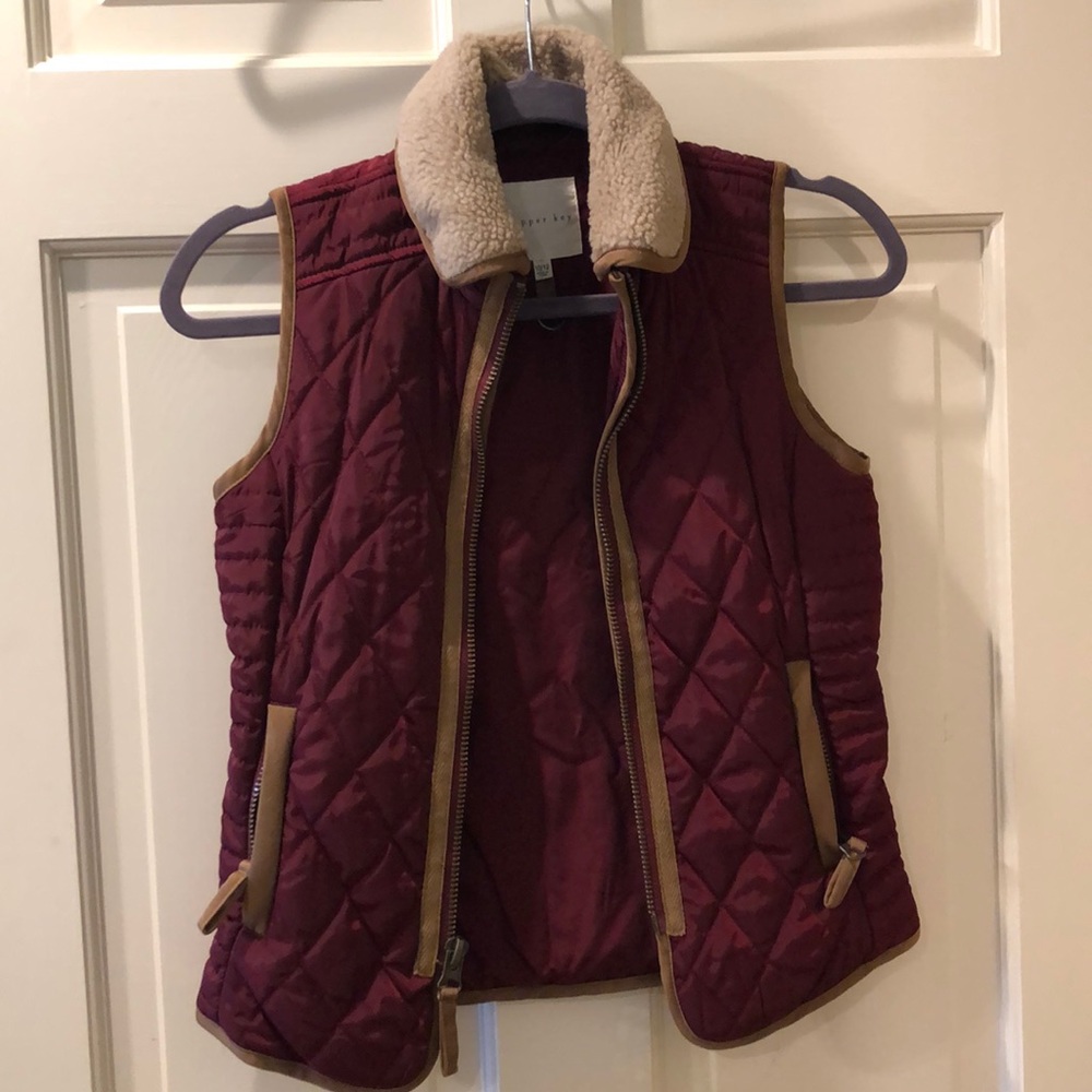 Deep red/Maroon vest